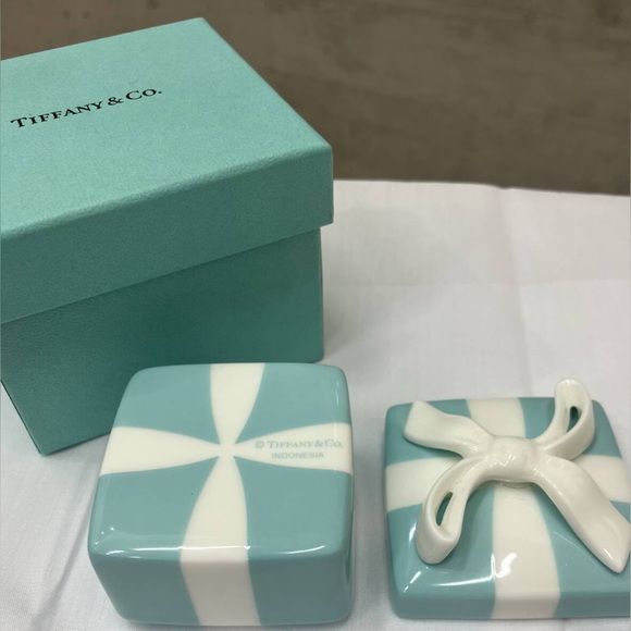 NEW TIFFANY & CO JEWELRY BOX - Picture 3 of 7
